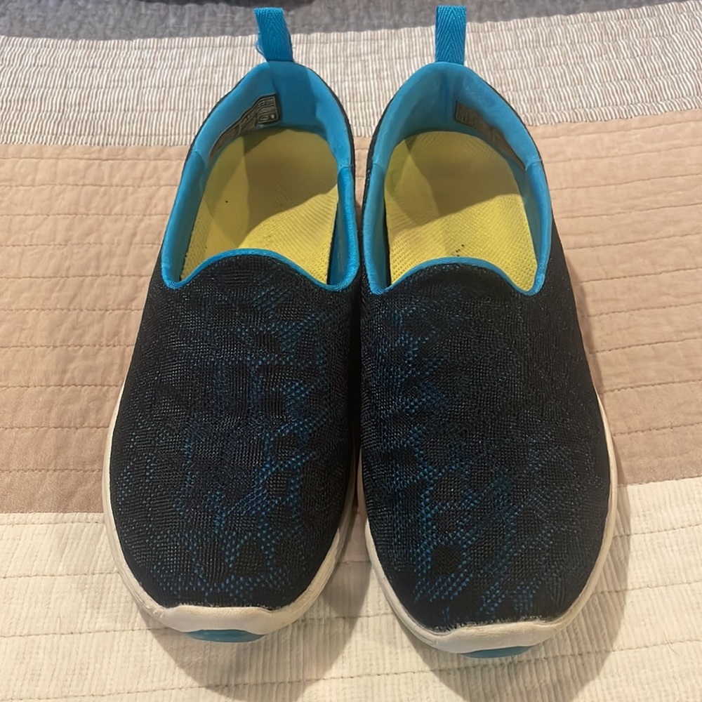 Vionic Slip Ons - Picture 6 of 7